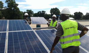 Réalisation de la centrale solaire de Manono