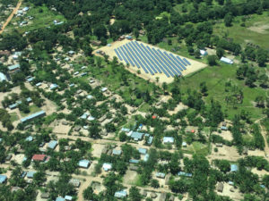 Vue aérienne de la centrale solaire de Manono en RDCongo
