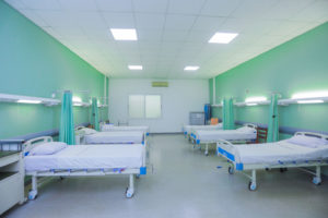 Chambre à 6 lits au dispensaire du CMC, Lubumbashi, RD Congo.