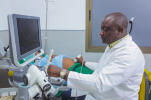 Echographie au CMC, Lubumbashi, RD Congo.