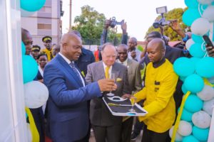 Le Vice-Gouverneur du Haut-Katanga, Jean-Claude Kamfwa et George A. Forrest inaugurent le CMC
