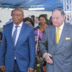 Le Vice-Gouverneur du Haut-Katanga, Jean-Claude Kamfwa et George A. Forrest, président du Groupe Forrest