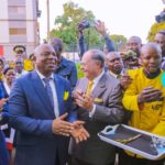 Malta Forrest présente les services du CMC au Vice-Gouverneur du Haut-Katanga, Jean-Claude Kamfwa et George A. Forrest