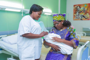 Une jeune maman au CMC de Lubumbashi, RD Congo.