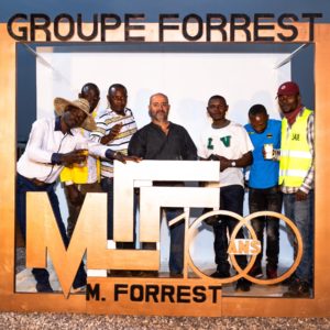 Mike Forrest et des agents EGMF