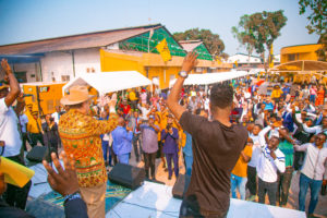 George A Forrest devant les agents EGMF à Kinshasa
