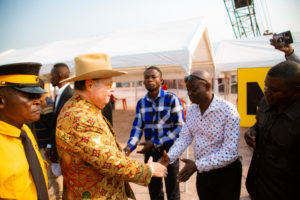 George Forrest en compagnie des travailleurs d'EGMF Kinshasa